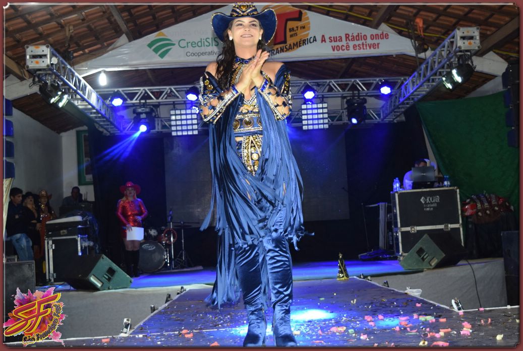 DESFILE DA RAINHA DA EXPOVALE 2019
